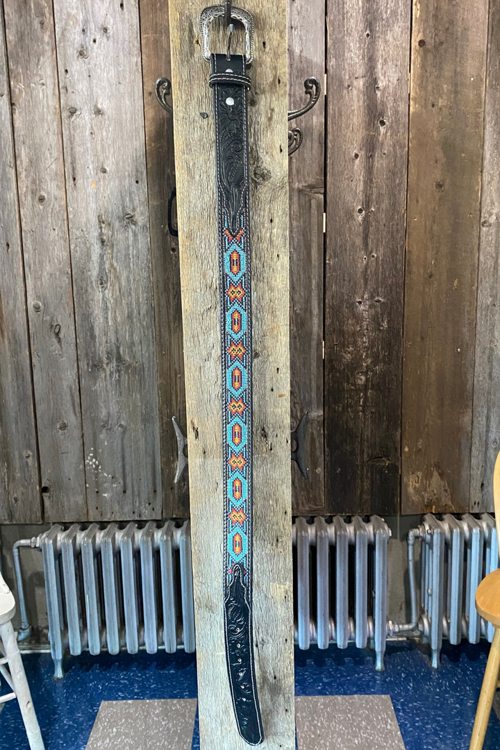 Ceinture en cuir avec billes décoratives