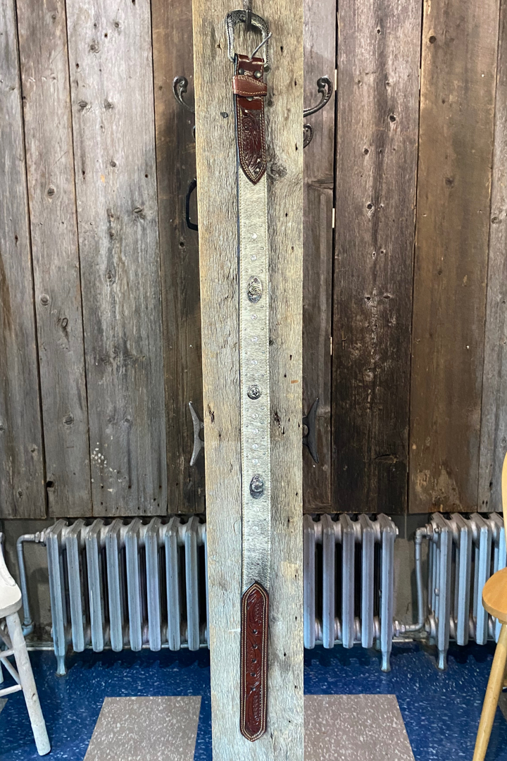 Ceinture en cuir et poil de vache avec diamant et fer à cheval