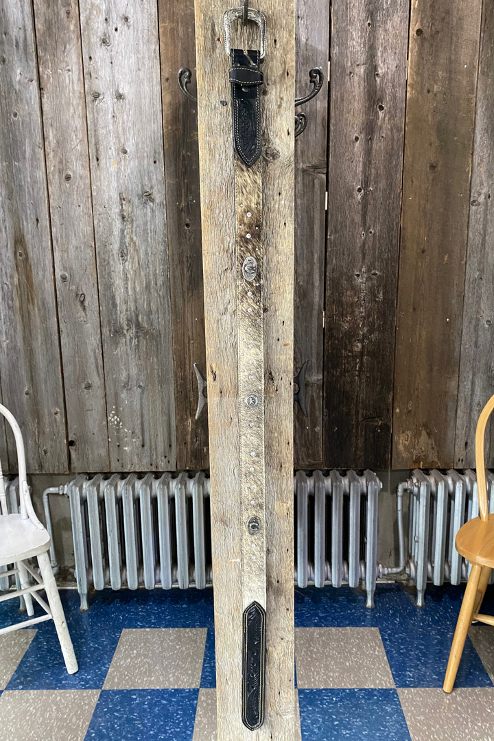 Ceinture en cuir et poil de vache avec diamant et fer à cheval